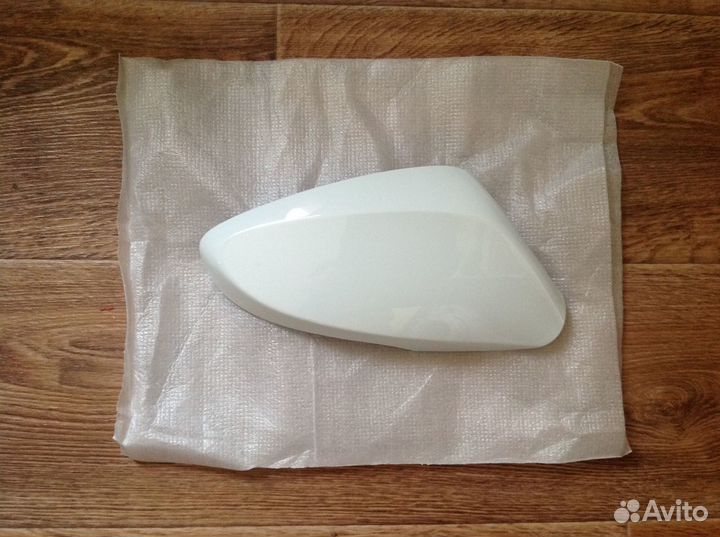 Правая накладка Hyundai Solaris белая