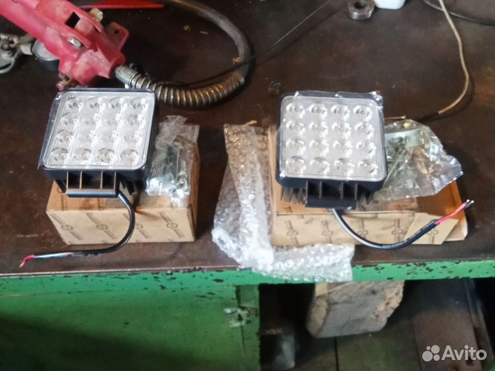 Светодиодная фара OFF-Road KS-WSQ016F-CH