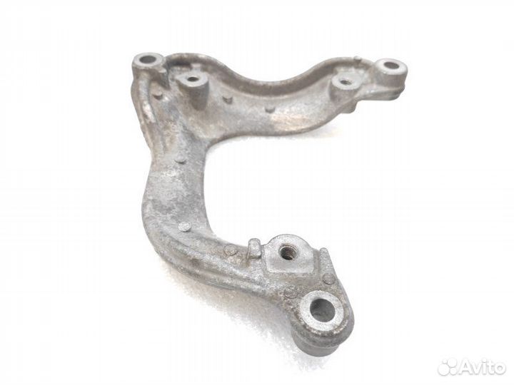 Кронштейн компрессора кондиционера Mitsubishi