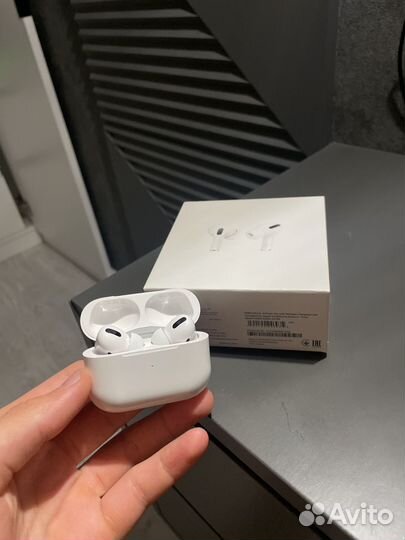 Apple airpods pro (первого поколения)