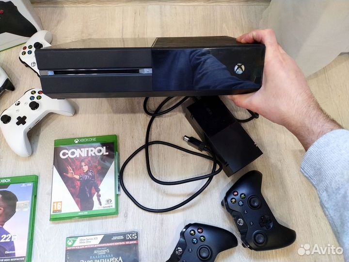 Xbox One 500gb + скаченные игры