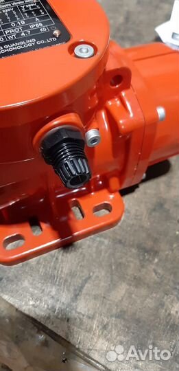 Площадочный вибратор MV 200/3 двухполюсной