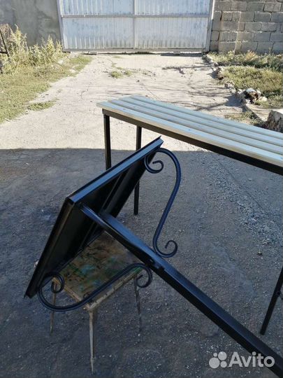 Скамейка и стол