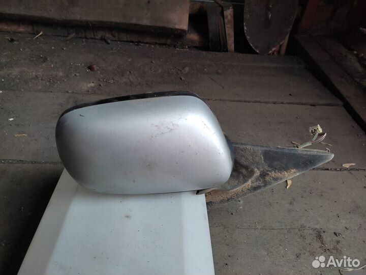 Боковое зеркало