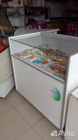 Стеклянная витрина для магазина бу