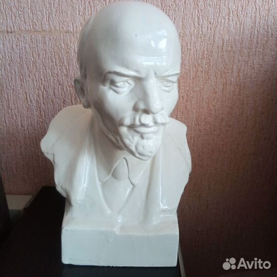 Бюст Ленин