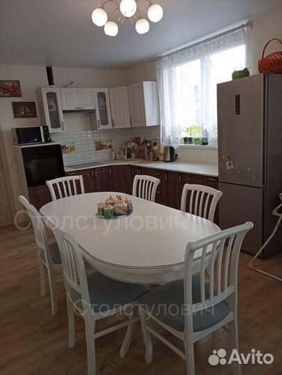 Столы и стулья