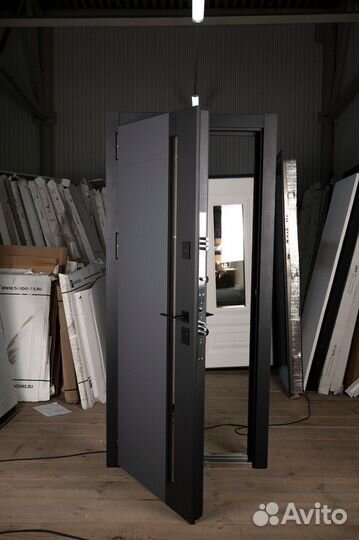 Дверь входная со стеклопакетом