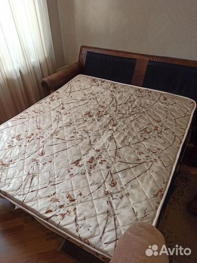 Кожаный диван,раскладной,бу