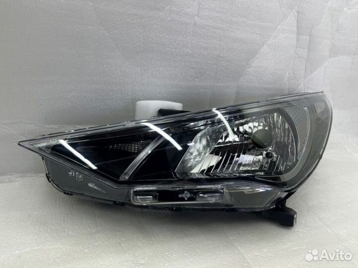 Фара галоген передняя левая Hyundai Solaris 2