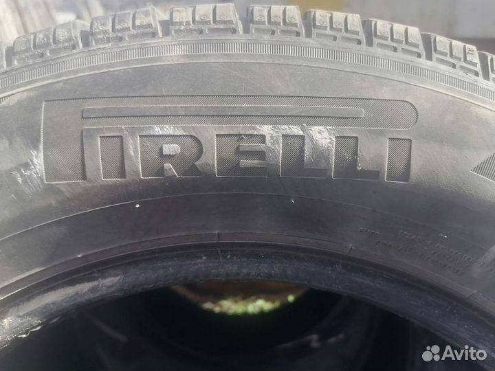 Pirelli Ice Zero 215/65 R16 102T