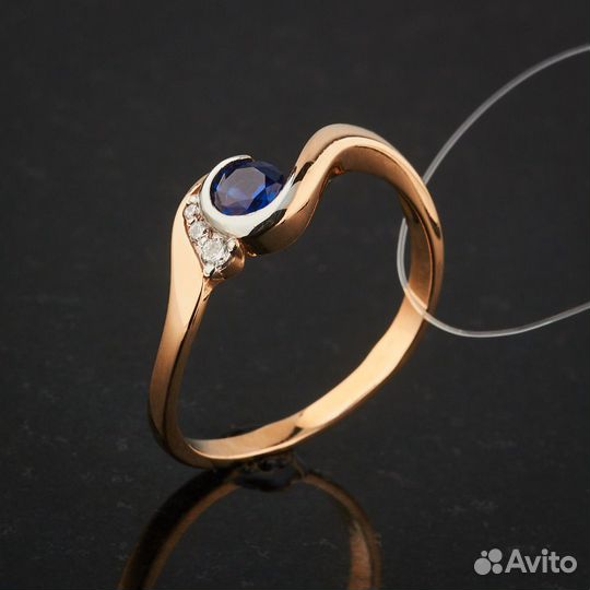 Кольцо из красного золота с нано сапфиром и фианитами