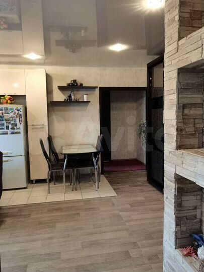 2-к. квартира, 60 м², 1/10 эт.