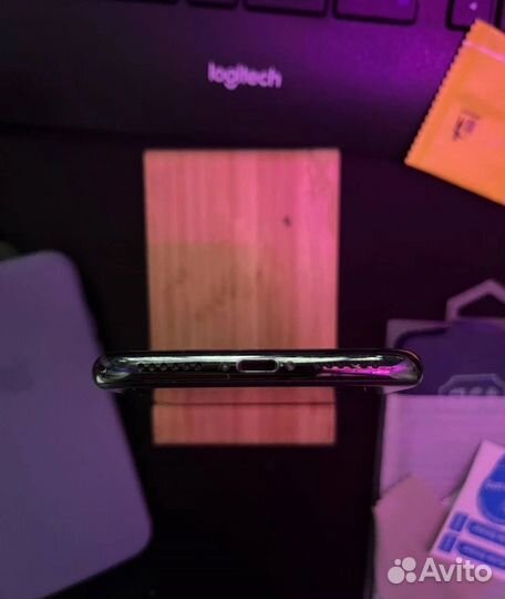 Телефон iPhone 10 64gb