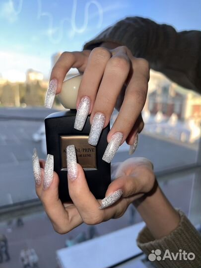 Модель на маникюр