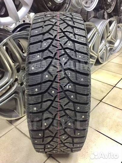 Bridgestone Blizzak Spike-02 SUV 215/65 R17