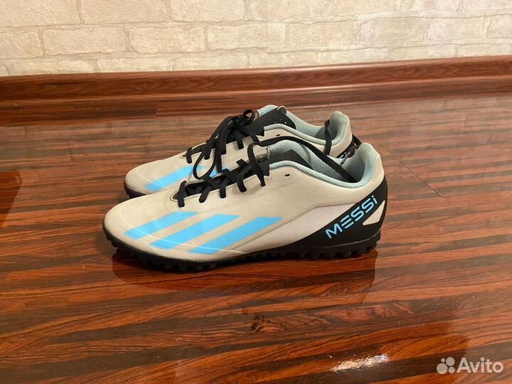 Футбольные бутсы