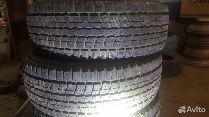 Dunlop SP Winter Ice 01 215/65 R16