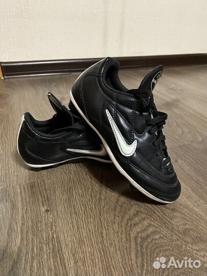 Футбольные бутсы nike