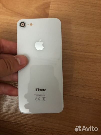 Заднее стекло на iPhone 8