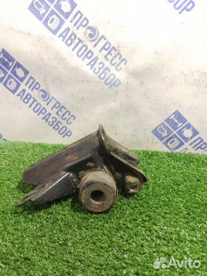 Кронштейн опоры двигателя задний Toyota Avensis