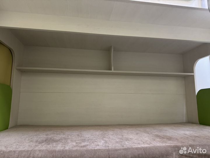 Мебель в детскую: кровать двухъярусная, шкаф