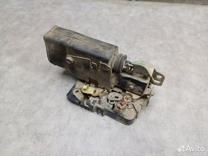 Замок двери передний левый Renault Logan 1 1.6 K7M