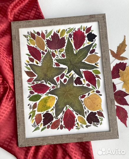 Панно с осенними листьями