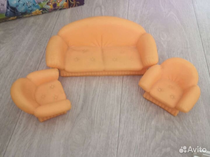 Кукольный домик с мебелью