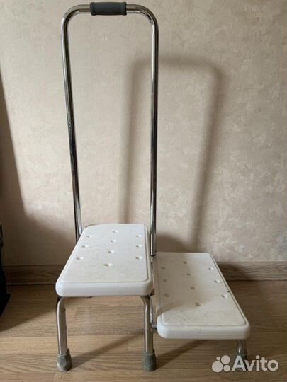 Cтупень для ванной комнаты С поручнем KJT569