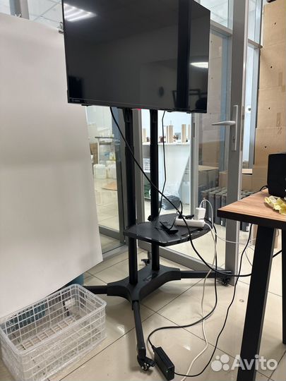 Кронштейн для телевизора напольный onkron