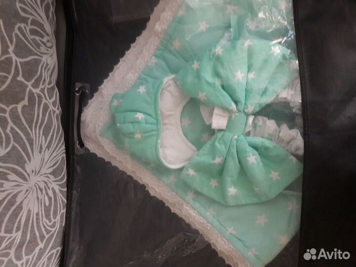 Конверт на выписку с бантом и шапочкой в подарок