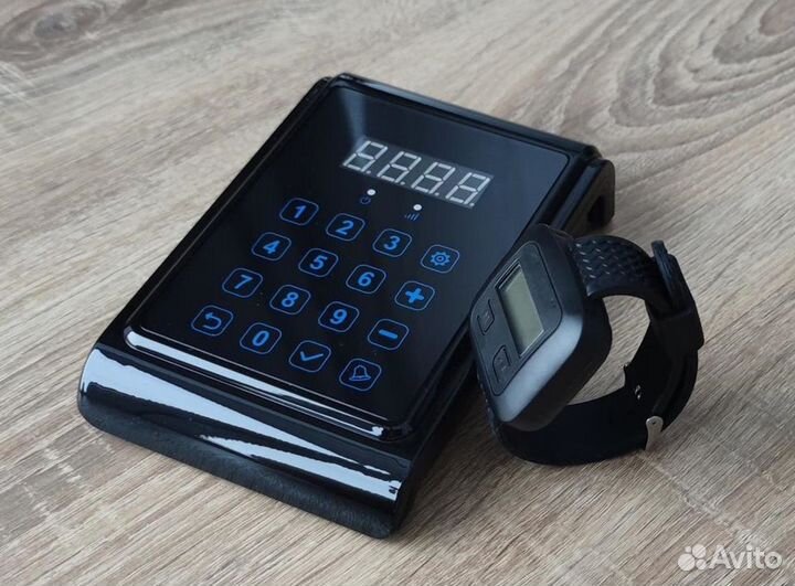 Часы официанта и пульт для вызова на кухню