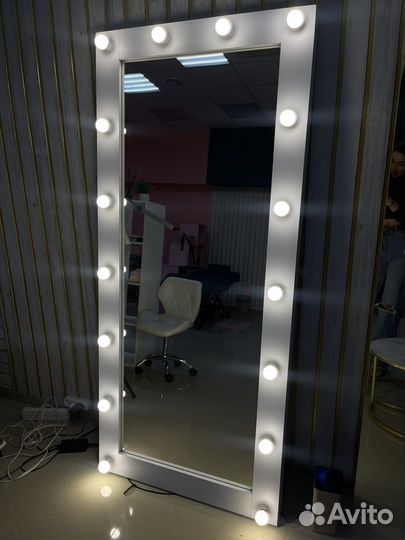 Зеркало с лампочками