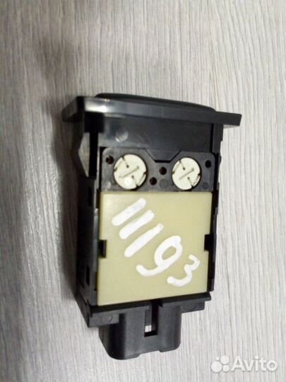 Кнопка управления зеркалами Toyota Avensis 1.6