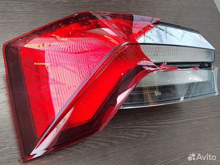 Фонарь задний левый skoda rapid 2 (битый)