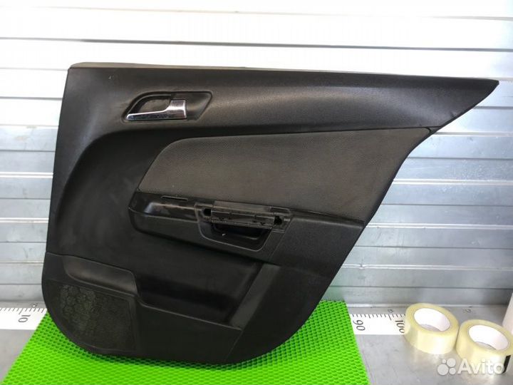 Обшивка двери задняя правая Opel Astra H 2004