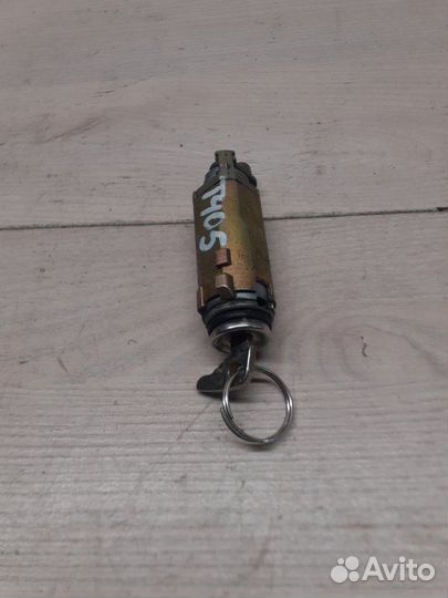 Личинка замка Mercedes Vito W639 ом646