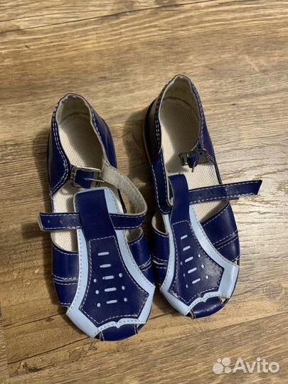 Сандали новые