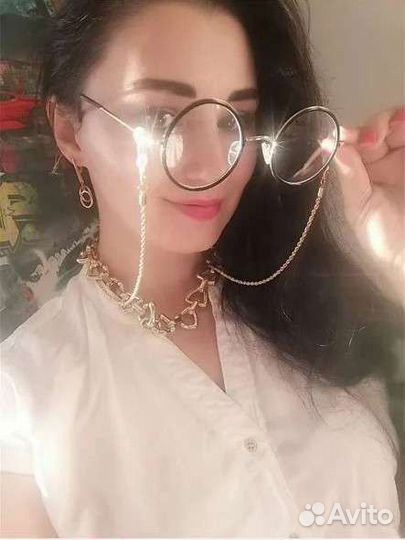 Очки в круглой оправе