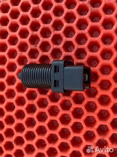 Датчик педали тормоза Mitsubishi Carisma