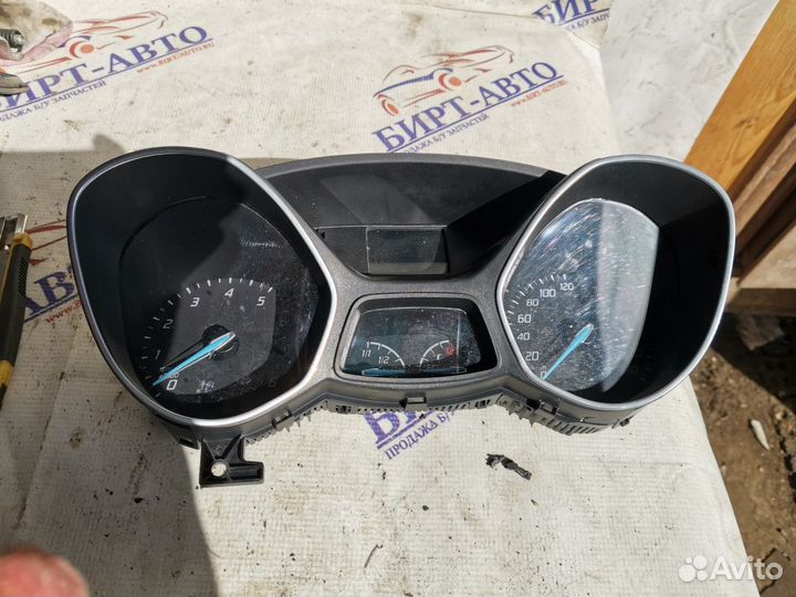 Панель приборов с дефектом Ford Focus 3