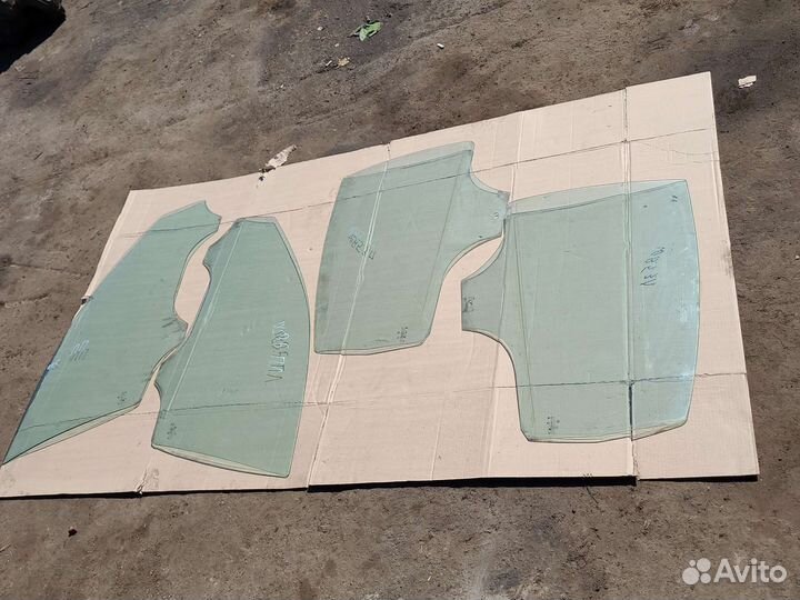 Стекло боковое Volkswagen Passat B5 1995-2005г