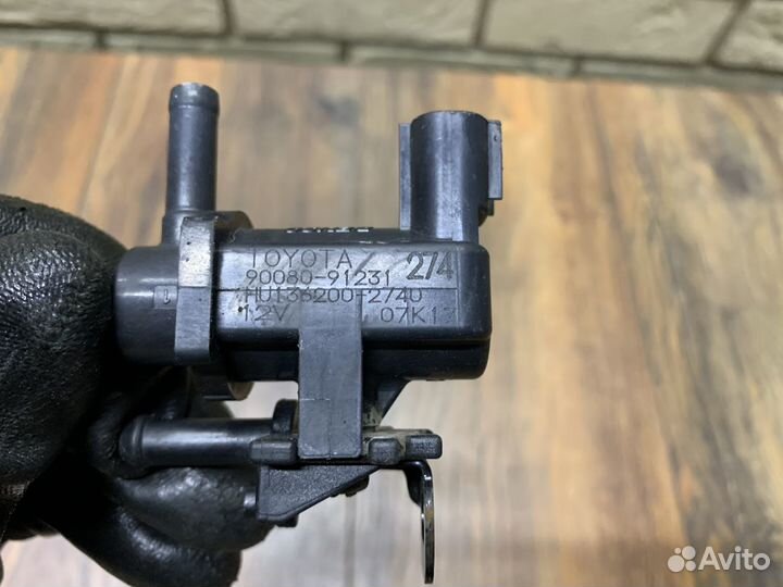 Toyota Avensis 2 Клапан электромагнитный