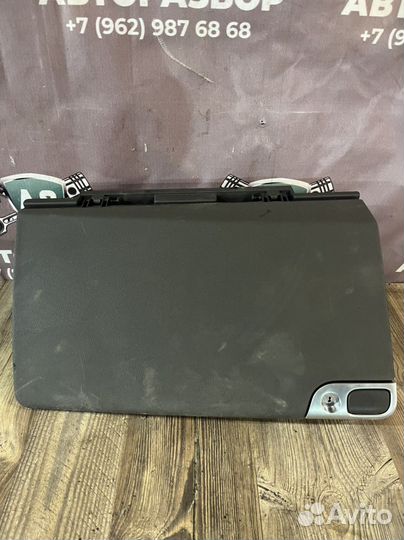 Бардачок Kia quoris 3.8