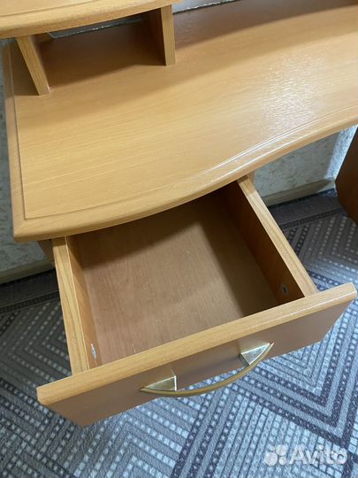 Туалетный столик с зеркалом бу