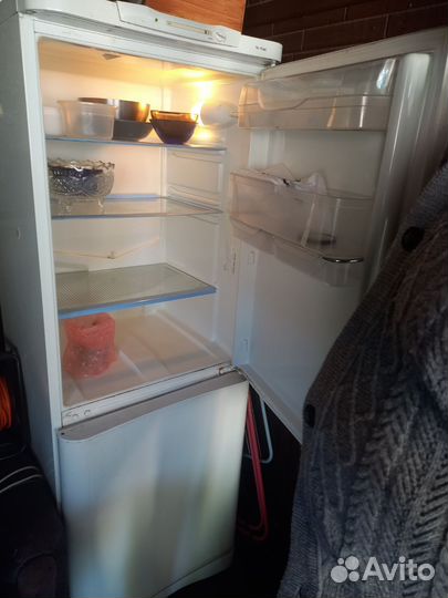 Холодильник бу indesit