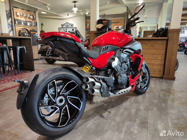 Ducati Diavel V4 (2023) RED