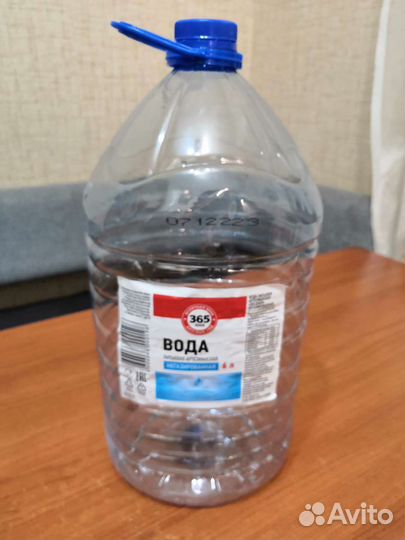 Бутылки по 5л и 6л