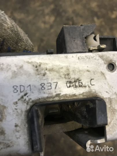 Замок двери передней правой Audi A4 B5